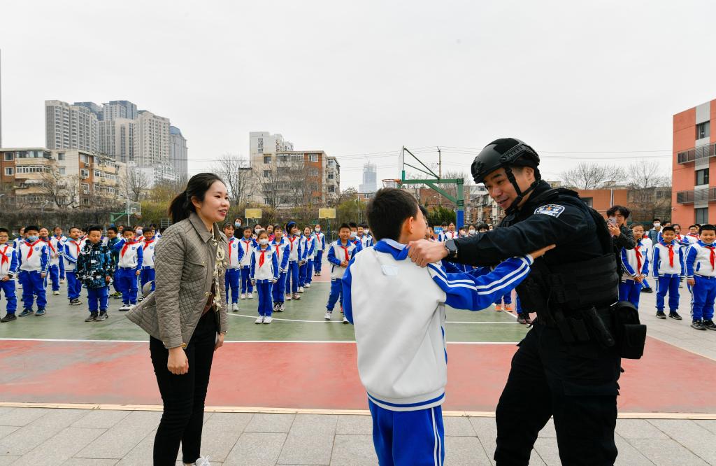 安全教育進(jìn)校園