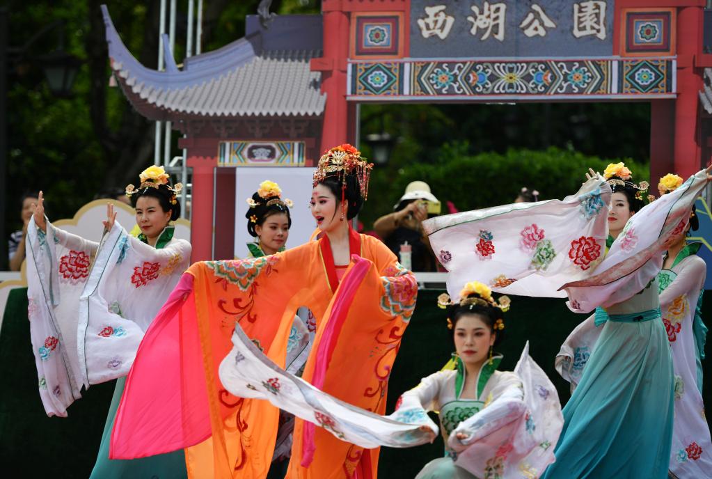 福建福州：上巳百花競(jìng)春光