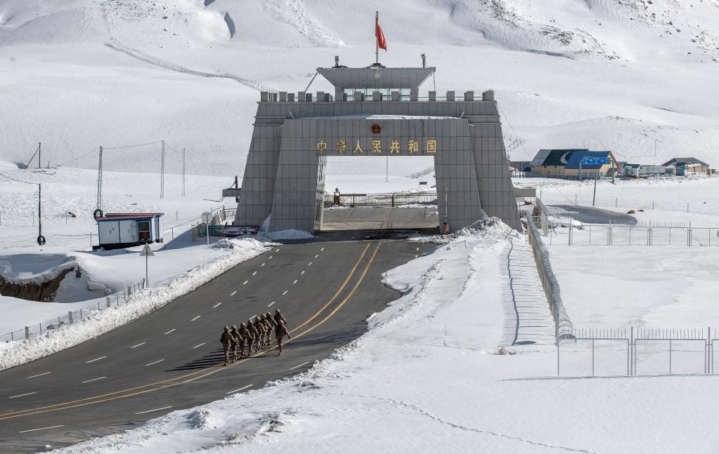 國(guó)道之行 從雪山奔向大海丨“清澈的愛(ài)”奔流在世界海拔最高的國(guó)門(mén)