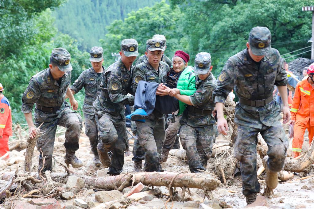 重慶萬(wàn)州區(qū)長(zhǎng)灘鎮(zhèn)出現(xiàn)特大暴雨