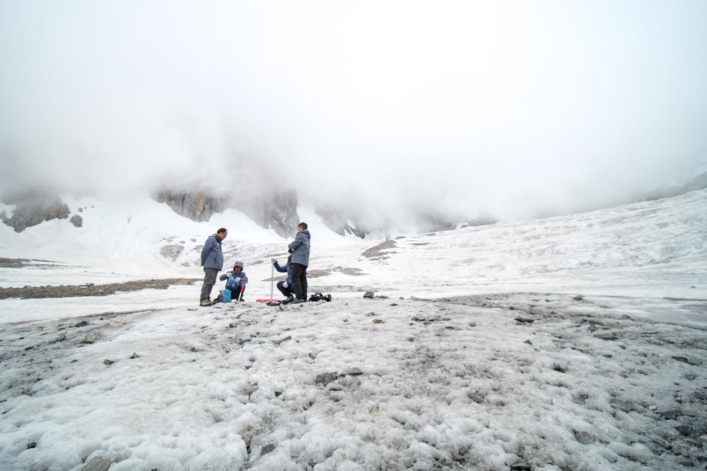 新時代中國調研行·長江篇丨玉龍雪山上的一片雪花，長江里的一滴水