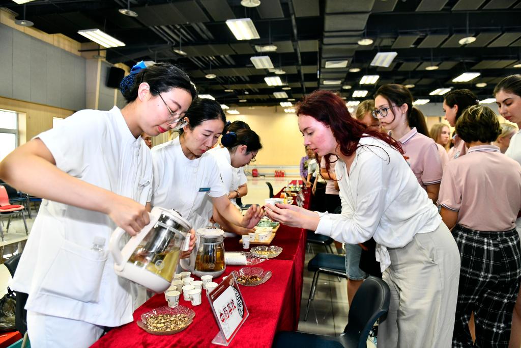 山東青島：沉浸式體驗讓留學生感受中醫藥魅力