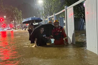 深圳普降極端特大暴雨 四項雨量記錄破極值