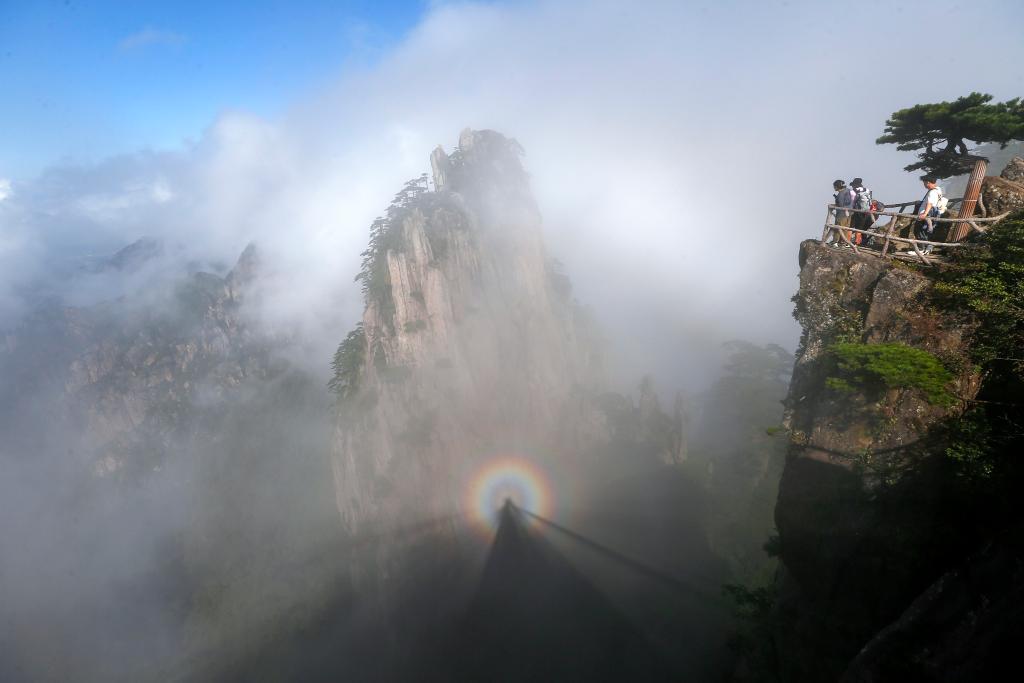 美麗中國(guó)｜安徽黃山：奇峰云海