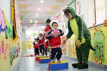 天津：開展室內活動 豐富校園生活